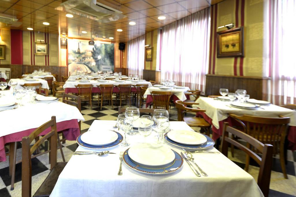 Hostal Goyo Garray Bagian luar foto